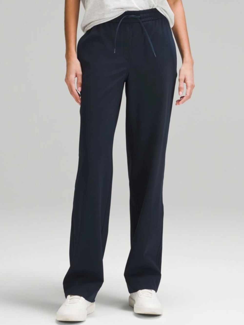 Straight-Leg Mid-Rise Luxtreme Pant Regular Length S